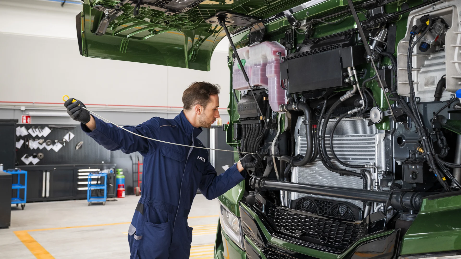Autoutilitara IVECO Daily Furgon cu liza si cutii de marfa - Service autorizat si piese SETS Constanta